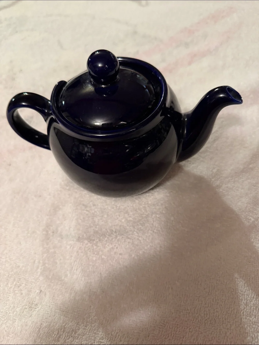 Classic Dark Blue Ceramic Teapot – Elegant Home Coffee & Tea Accessory